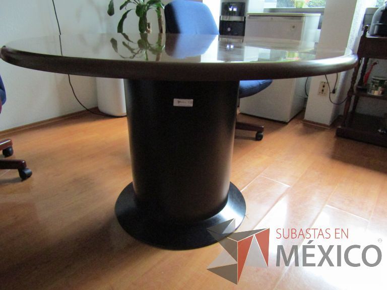 Lote 132 - Mesa redonda con base circular - Imagen 6