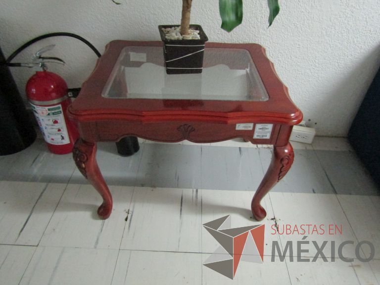 Lote 138 - Mesa de apoyo cuadrada con vidrio - Imagen 2
