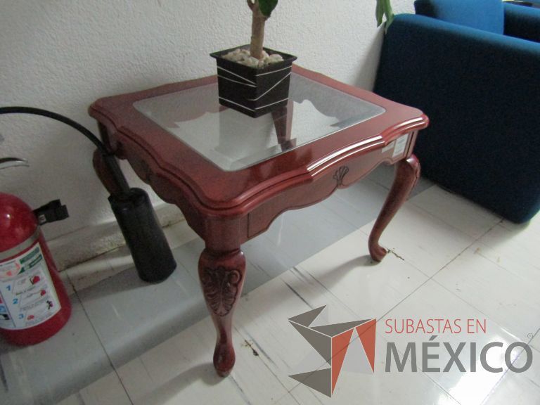 Lote 138 - Mesa de apoyo cuadrada con vidrio - Imagen 4