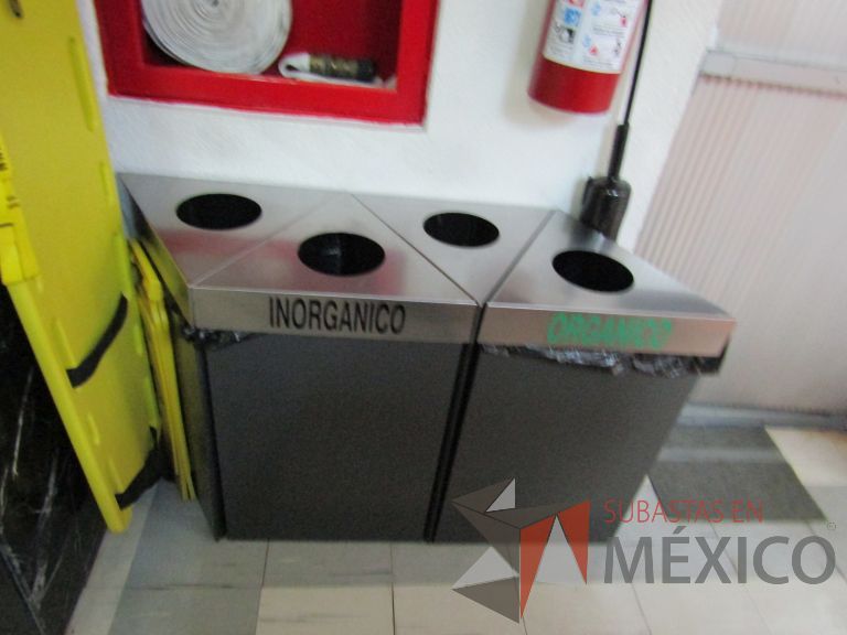 Lote 145 - 3 Botes triangulares metálicos - Imagen 7