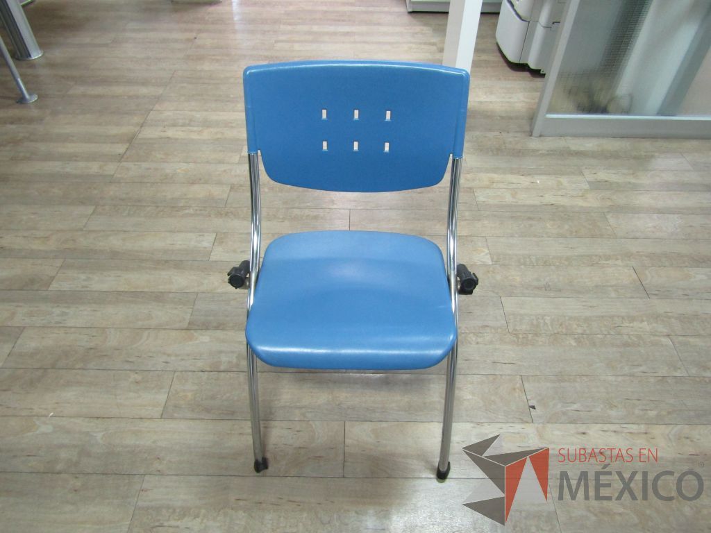 Lote 018 - 2 Silla fijas, asientos y respaldo en plástico color azul - Imagen 3