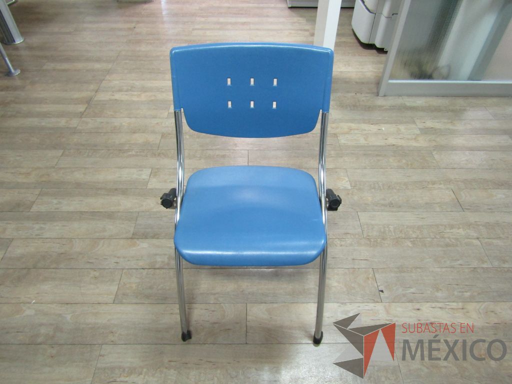 Lote 018 - 2 Silla fijas, asientos y respaldo en plástico color azul - Imagen 4