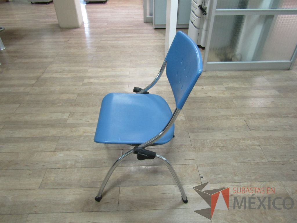 Lote 018 - 2 Silla fijas, asientos y respaldo en plástico color azul - Imagen 10