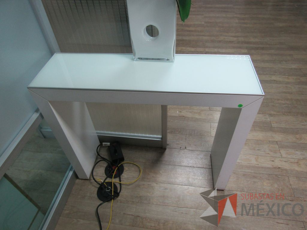 Lote 054 - Mesa de apoyo con cubierta de cristal - Imagen 2