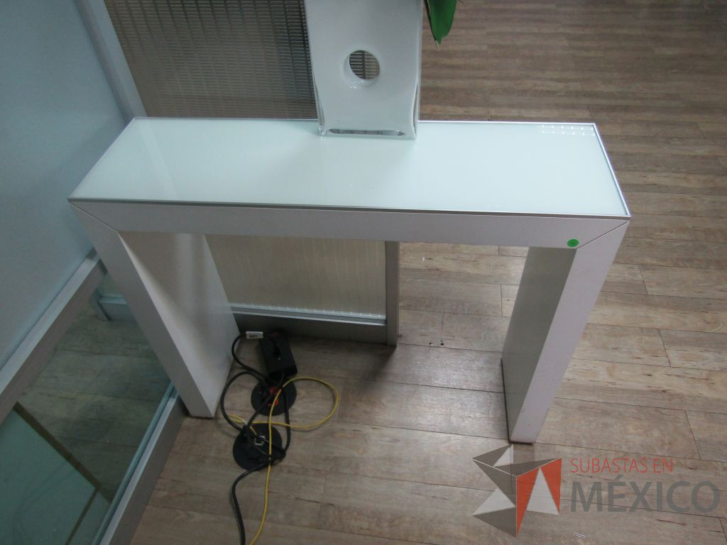 Lote 054 - Mesa de apoyo con cubierta de cristal - Imagen 4