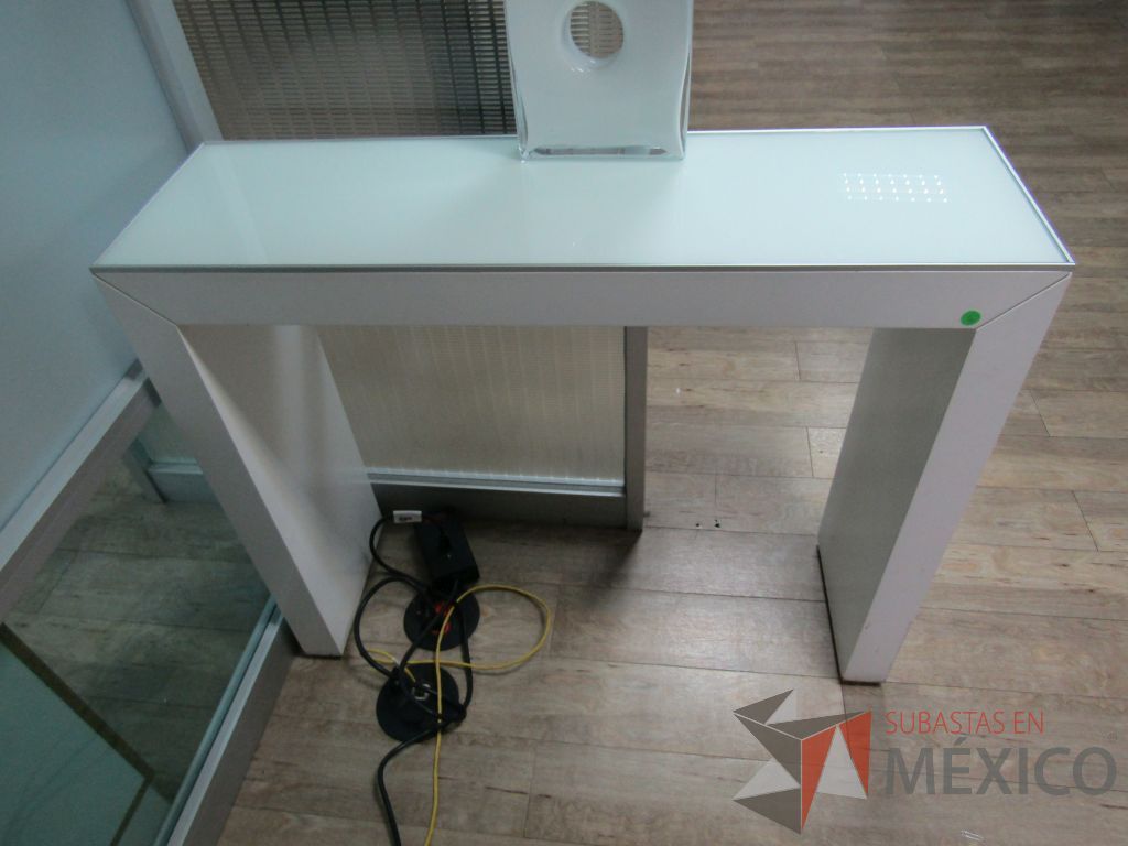 Lote 054 - Mesa de apoyo con cubierta de cristal - Imagen 5