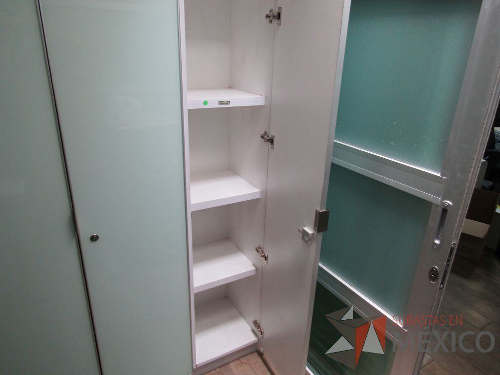 Lote 084 - Gabinete con 1 puerta y 3 entrepaños - Imagen 7