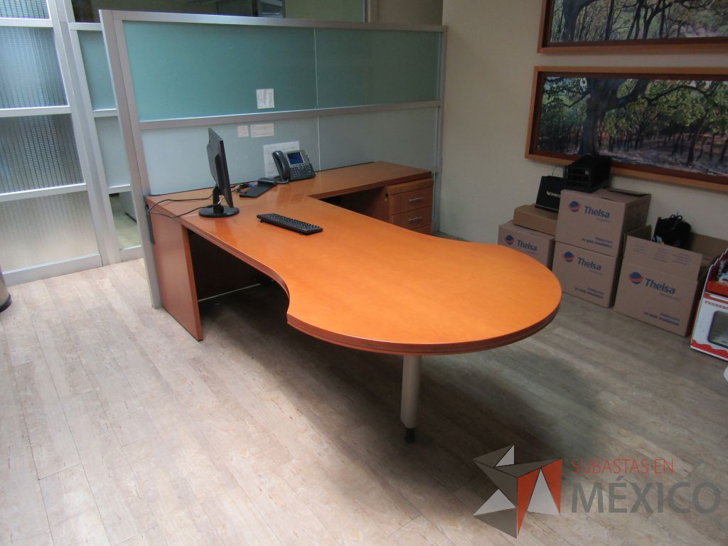 Lote 102 -Escritorio en escuadra con archivero de 3 cajones - Imagen 15