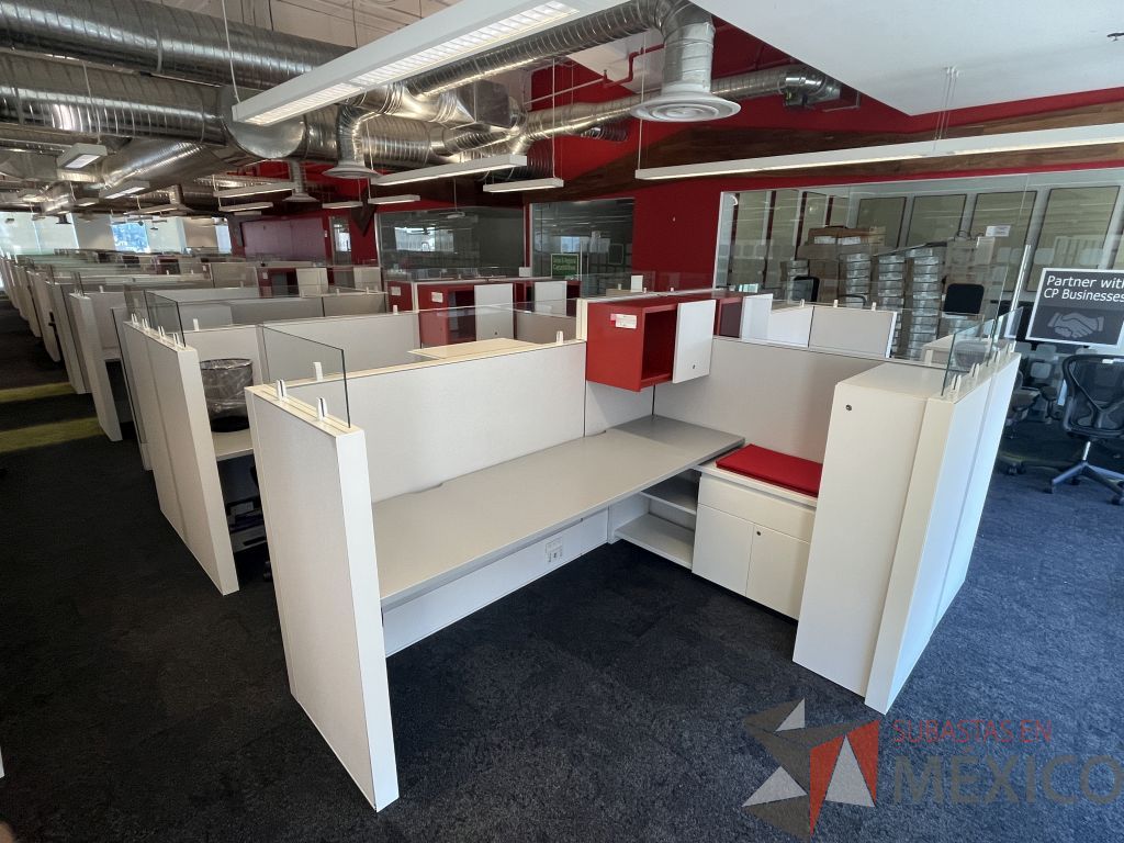 Lote 011 - Estación de trabajo para 8 personas, incluye 8 Credenzas, 8 Gabinetes Verticales y 8 Gavetas - Haworth