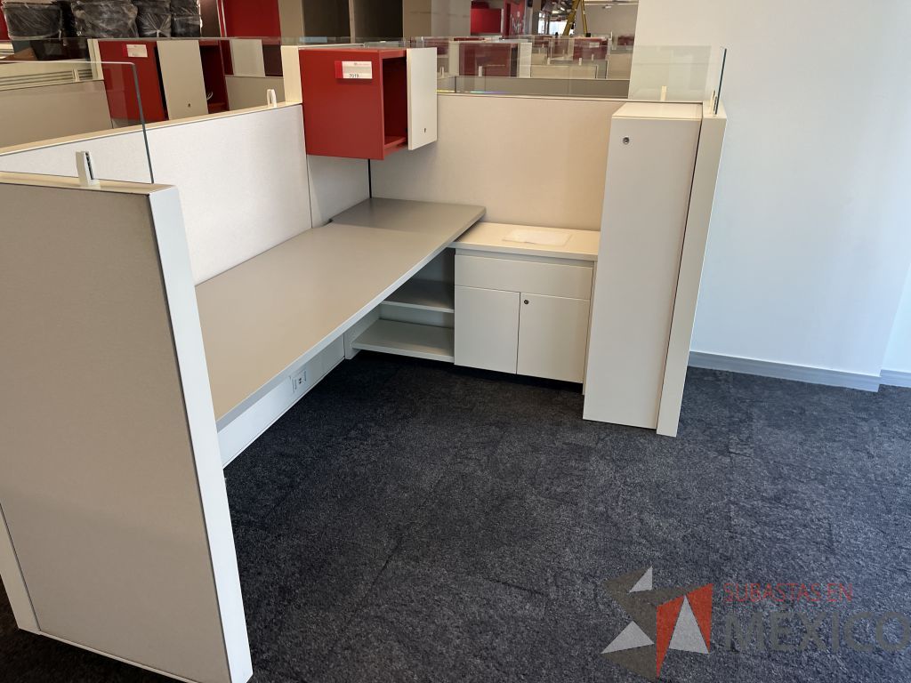 Lote 025 - Estación de trabajo para 4 personas incluye 4 Credenzas, 4 Gabinetes Verticales y 4 Gavetas - Haworth - Imagen 7