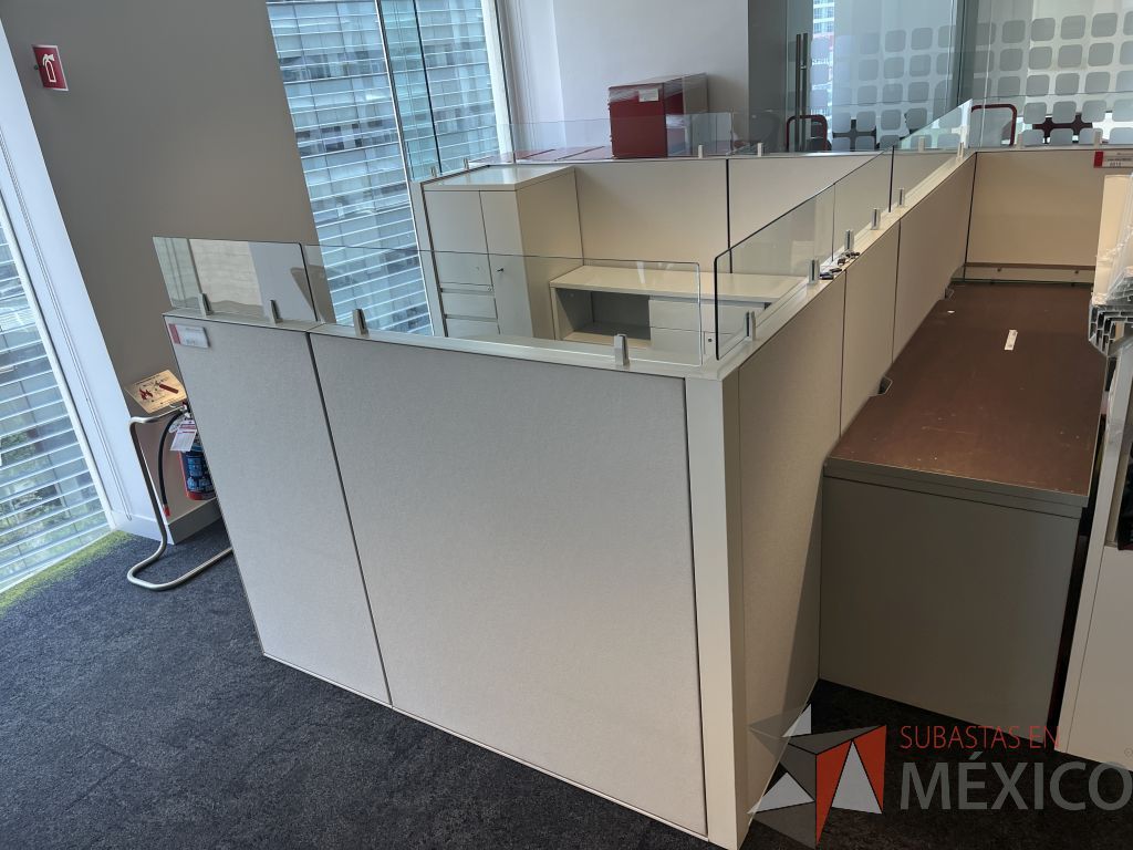 Lote 020 - Estación de trabajo para 2 personas gerencial incluye 1 Credenza, 1 Gabinete y 2 archiveros verticales - Haworth - Imagen 4
