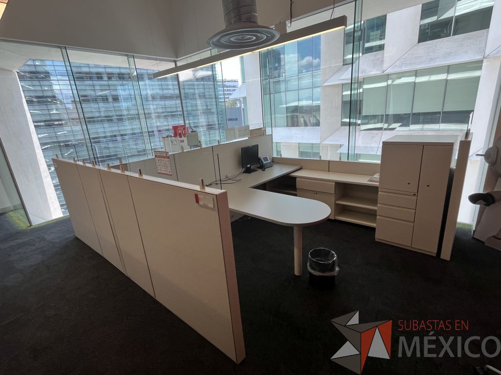 Lote 022 - Estación de trabajo para 2 personas gerencial incluye 1 Credenza, 1 Gabinete - Haworth - Imagen 4