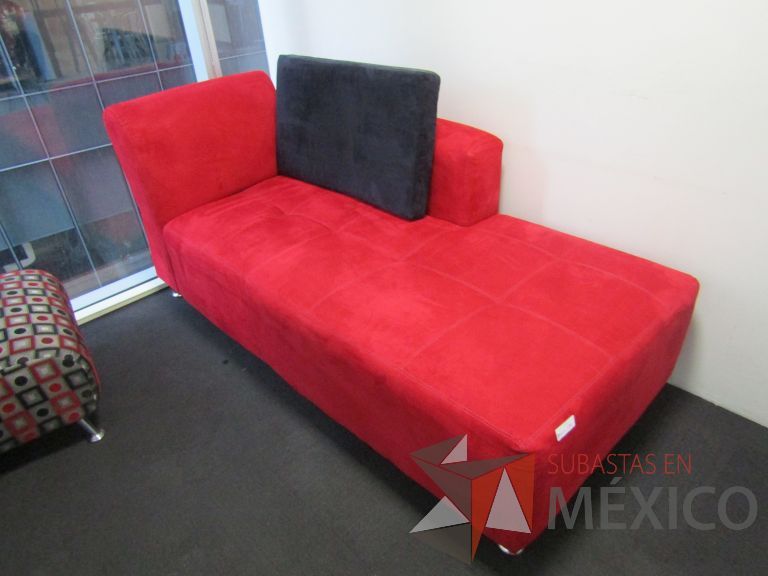 Lote 338 - Archivero metálico horizontal y Sillón de 2 plazas color rojo - Imagen 8