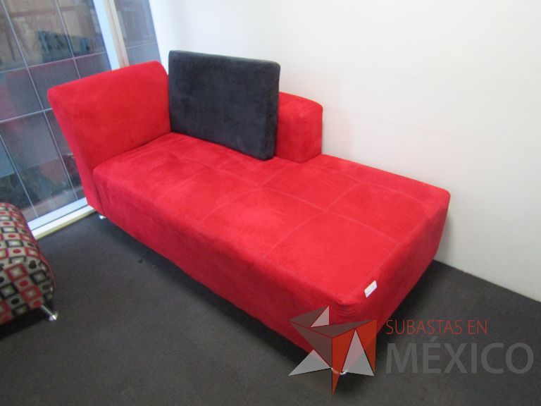 Lote 338 - Archivero metálico horizontal y Sillón de 2 plazas color rojo - Imagen 6