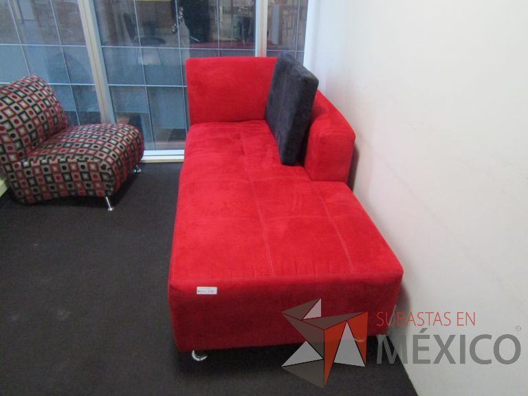 Lote 338 - Archivero metálico horizontal y Sillón de 2 plazas color rojo - Imagen 5