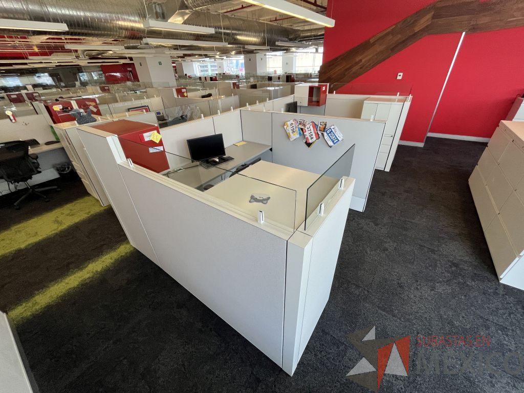 Lote 028 - Estación de trabajo para 2 personas incluye 2 Credenzas, 2 Gabinetes y 2 Gavetas - Haworth - Imagen 8