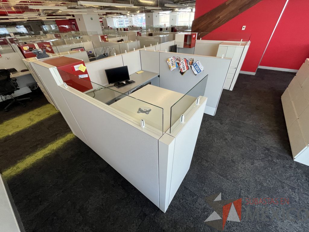 Lote 028 - Estación de trabajo para 2 personas incluye 2 Credenzas, 2 Gabinetes y 2 Gavetas - Haworth - Imagen 9