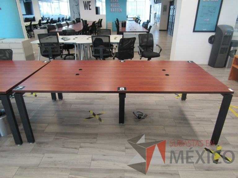 Lote 096 - Mesa de trabajo, patas metálicas y cubierta color café - Imagen 15