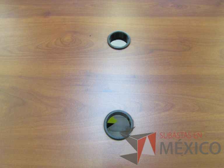 Lote 096 - Mesa de trabajo, patas metálicas y cubierta color café - Imagen 12