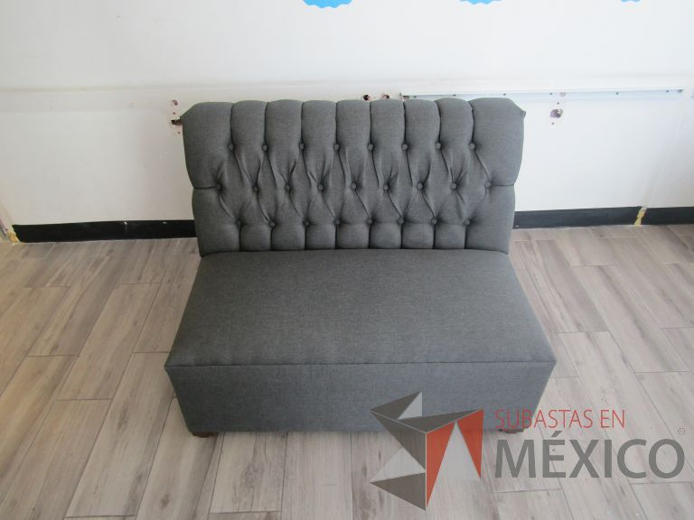 Lote 098 - Sillón de 2 plazas color gris - Imagen 3