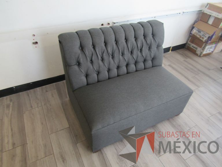 Lote 098 - Sillón de 2 plazas color gris - Imagen 4