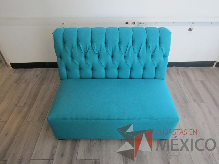 Lote 099 - Sillón de 2 plazas color azul