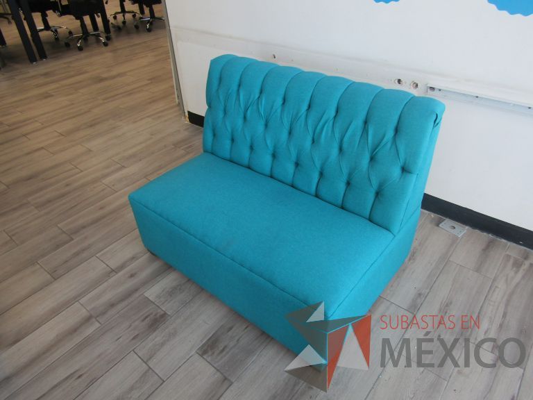 Lote 099 - Sillón de 2 plazas color azul - Imagen 5