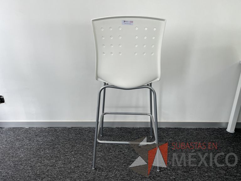 Lote 580 - 2 Sillas altas color blanco - Imagen 2
