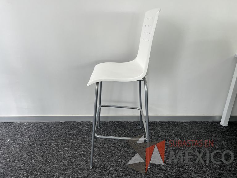 Lote 580 - 2 Sillas altas color blanco - Imagen 5