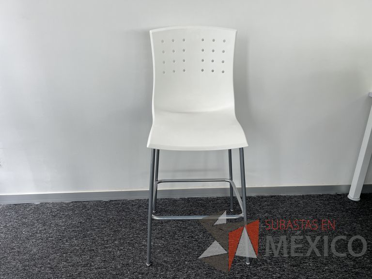 Lote 580 - 2 Sillas altas color blanco