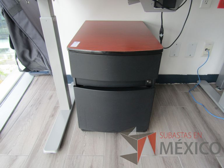 Lote 157 - Archivero metálico vertical de 2 cajones con tapa color café - Imagen 2