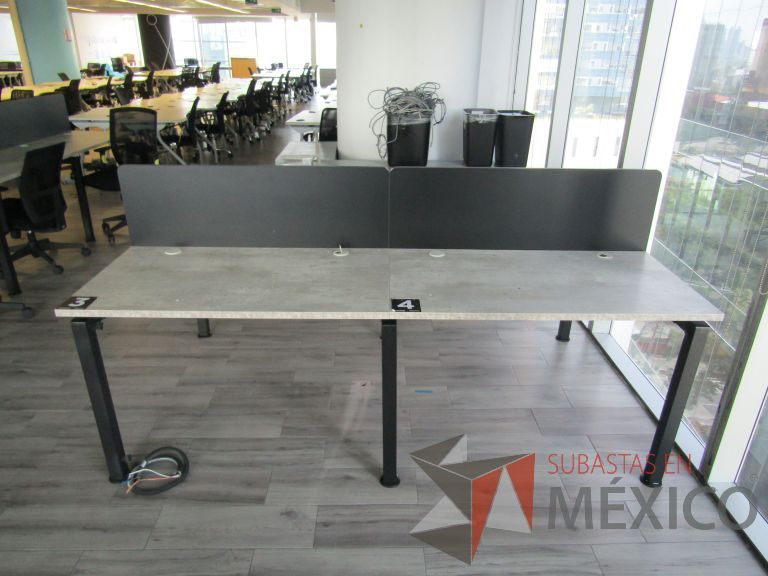 Lote 001 - Mesa de trabajo para 4 personas con divisiones y orificios para cable - Imagen 12