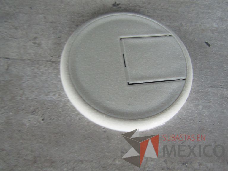 Lote 001 - Mesa de trabajo para 4 personas con divisiones y orificios para cable - Imagen 10