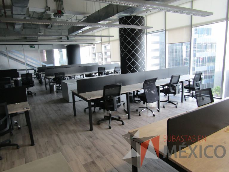 Lote 001 - Mesa de trabajo para 4 personas con divisiones y orificios para cable - Imagen 7