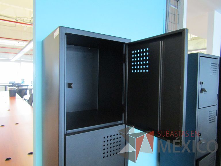 Lote 422 - Locker metálico con 4 puertas - Imagen 9