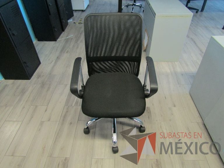 Lote 624 - 5 Sillas ejecutivas con ruedas
