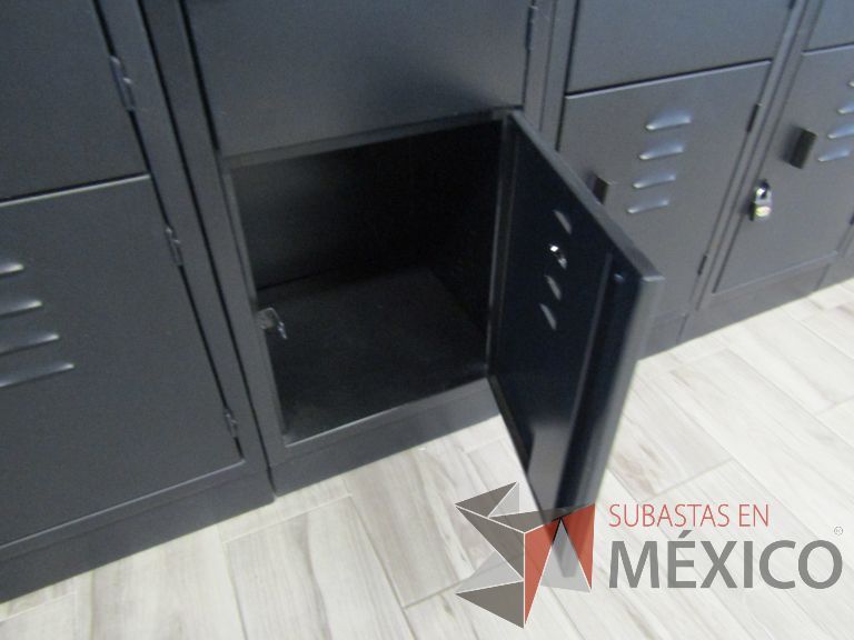 Lote 446 - 4 Lockers metálicos con 4 puertas - Imagen 7