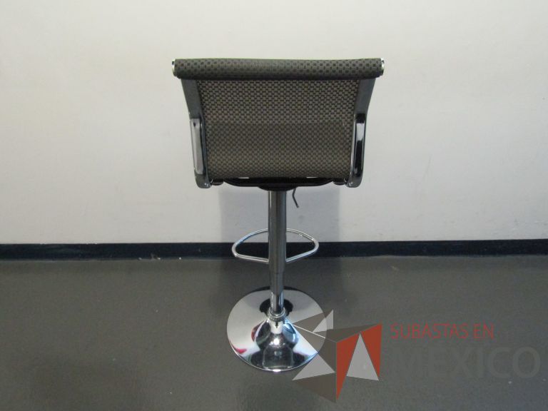 Lote 452 - 3 Sillas altas, descansapies, asiento y respaldo en malla color gris - Imagen 5