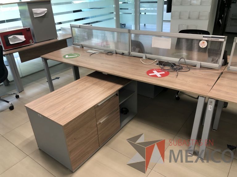 Lote 157 - Estación de trabajo para 6 personas con 3 credenzas - Imagen 7