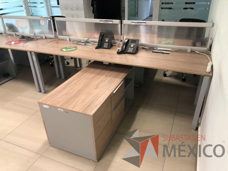 Lote 157 - Estación de trabajo para 6 personas con 3 credenzas - Imagen 9