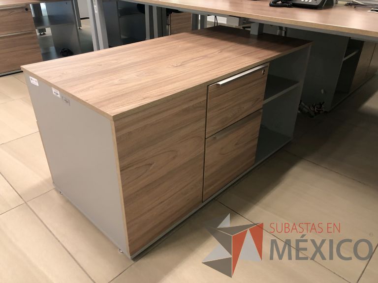 Lote 157 - Estación de trabajo para 6 personas con 3 credenzas - Imagen 11
