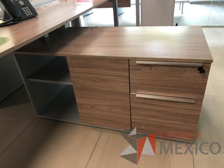 Lote 157 - Estación de trabajo para 6 personas con 3 credenzas - Imagen 19