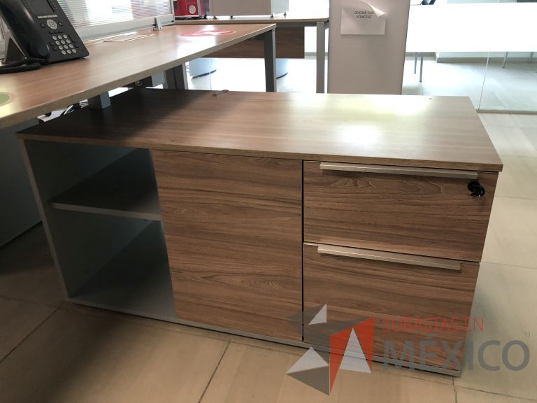 Lote 157 - Estación de trabajo para 6 personas con 3 credenzas - Imagen 20