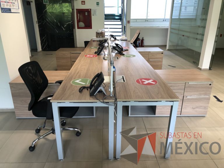 Lote 158 - Estación de trabajo para 8 personas con 4 credenzas - Imagen 11