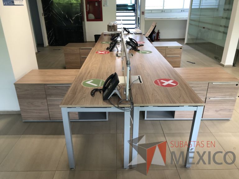 Lote 158 - Estación de trabajo para 8 personas con 4 credenzas - Imagen 13