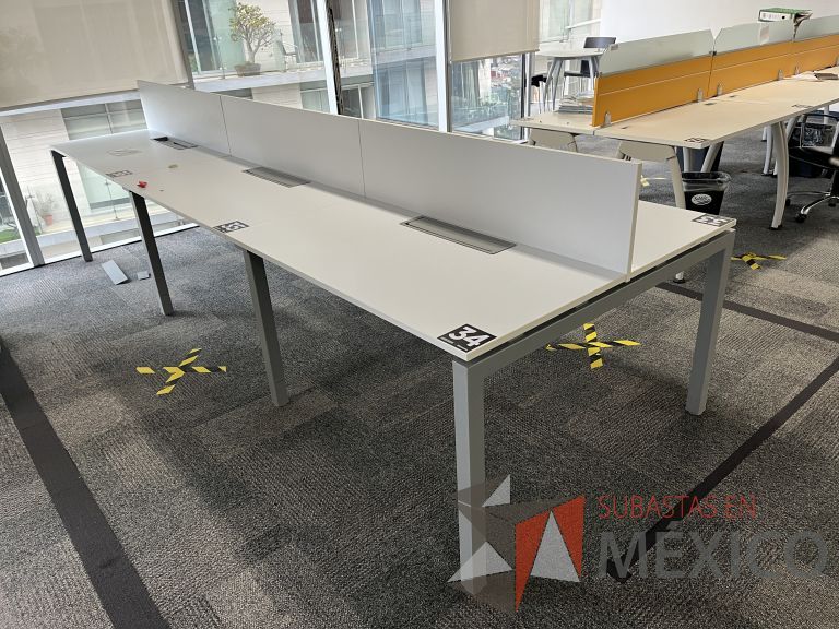 Lote 004 - Estación de trabajo para 6 personas con base metálica y cubierta color blanco - Imagen 2