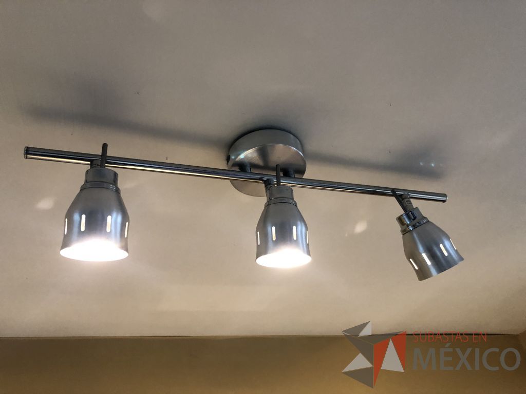 Lote 640- Luminaria con 3 focos - Imagen 3