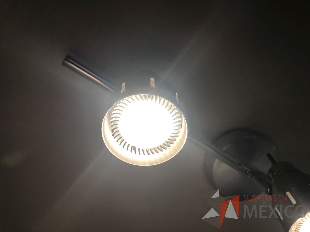 Lote 640- Luminaria con 3 focos - Imagen 4