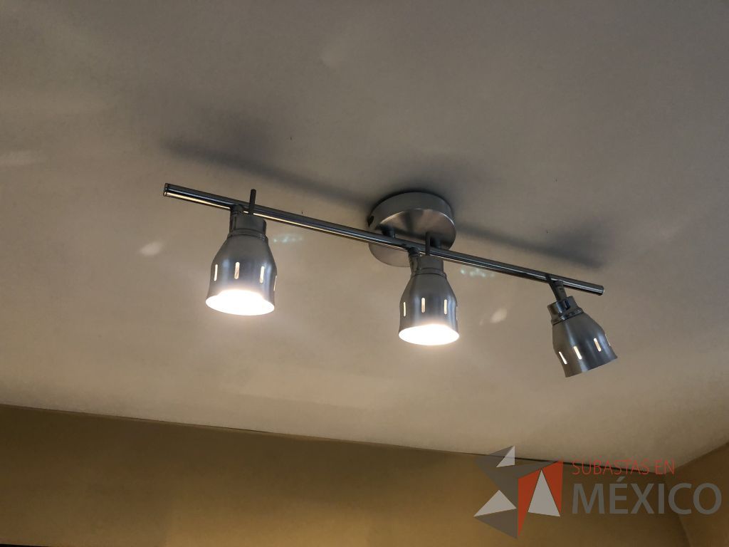 Lote 640- Luminaria con 3 focos - Imagen 5