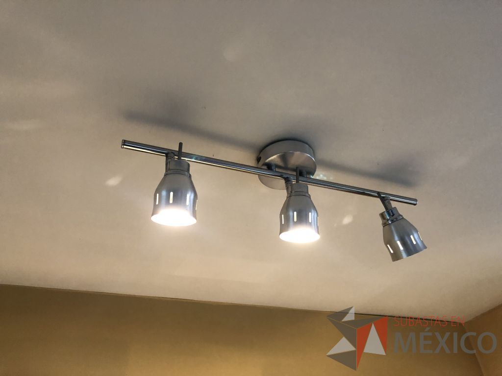 Lote 640- Luminaria con 3 focos